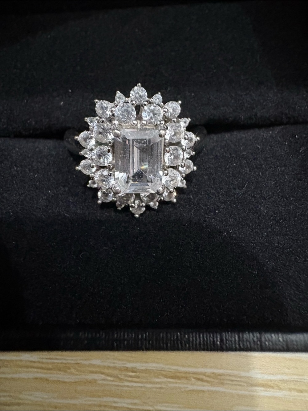 Women’s Emerald Round Cut White Lab-Created Sapphire Sunburst Ring $40.00 Size 6